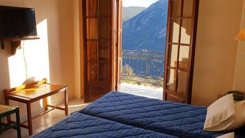 Pimennysverhot, silitysrauta/-lauta, ilmaiset vauvansängyt