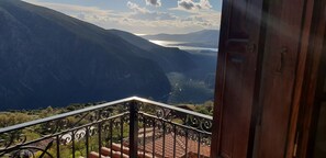Balcony view - Hotel Apollo (Delphi)