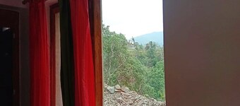 Silent Valley Alchauna-House along river Kalsa 2