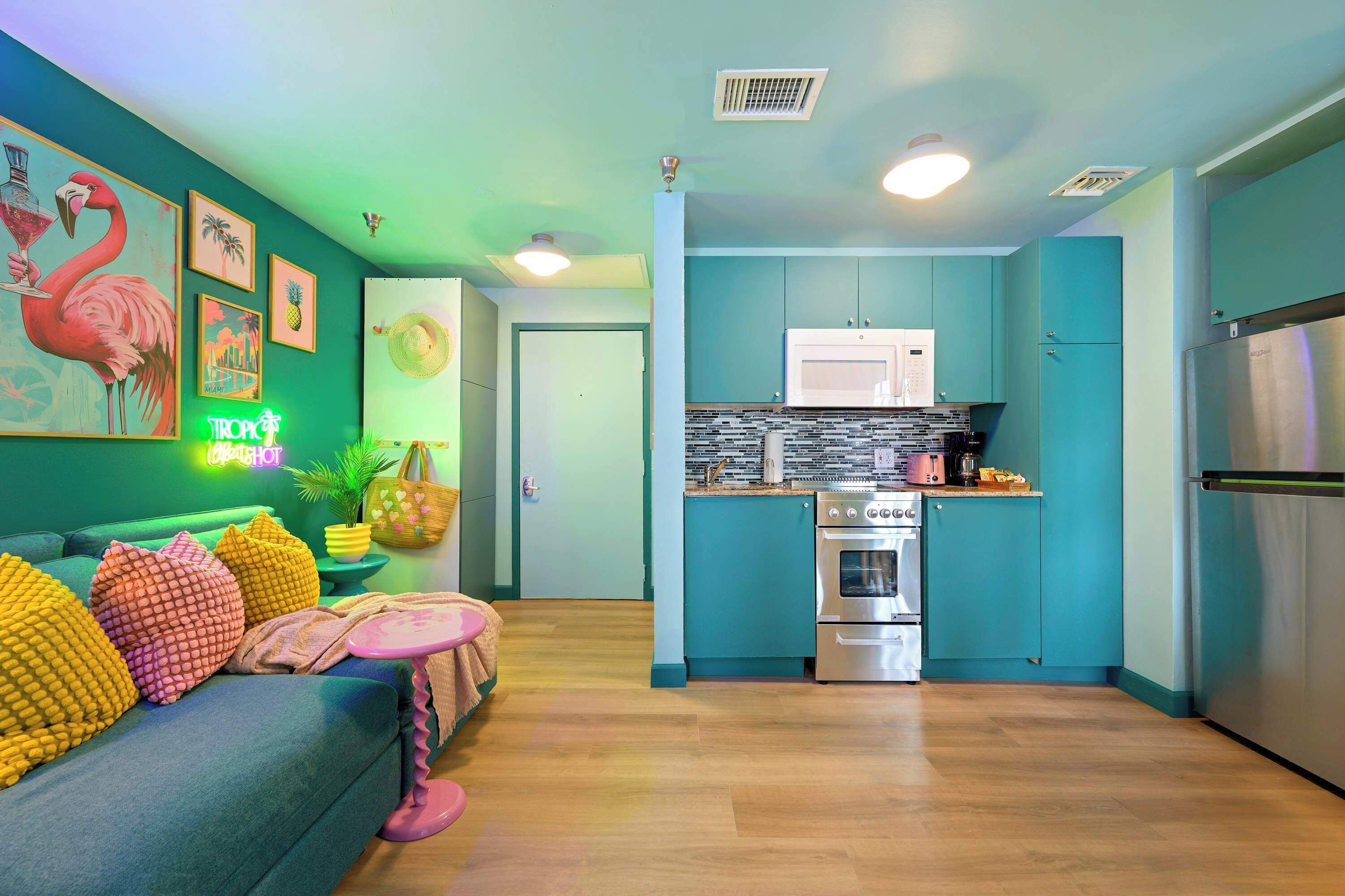 雪櫃、微波爐、焗爐、爐具