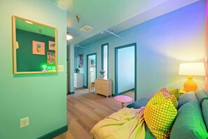 Smart TV - ‼️Stylish Oceanfront‼️ Stay on Iconic Ocean Drive (Miami Beach)