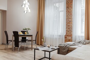 公寓, 2 间卧室 | 起居区 | 平板电视