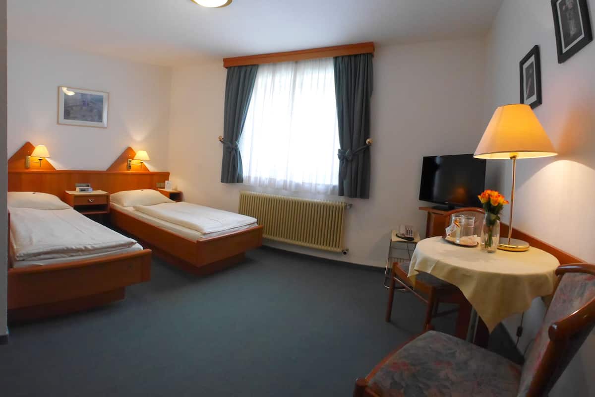 Doppel- oder Zweibettzimmer