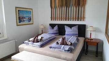 Premium bedding, desk, free WiFi