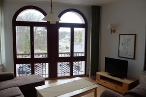 Apartment (Ostseeblick) | Wohnbereich | Flachbildfernseher
