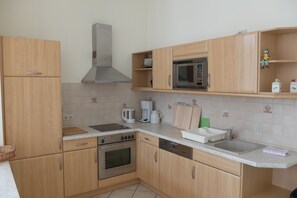 Apartment, 1 Bedroom (Holzhausen) | Private kitchen | Oven, stovetop, dishwasher, toaster - Haus Lucie (Heringsdorf)