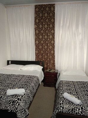Iron/ironing board, bed sheets - Bonsai Casa Hotel (Salamina)