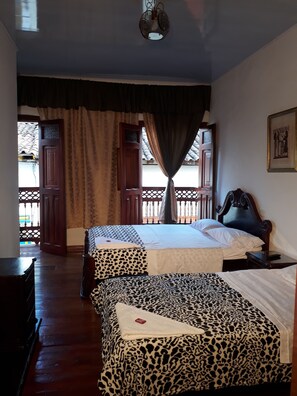 Exclusive Double Room, Balcony | Iron/ironing board, bed sheets - Bonsai Casa Hotel (Salamina)