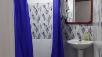 Economy Double Room | Bathroom shower