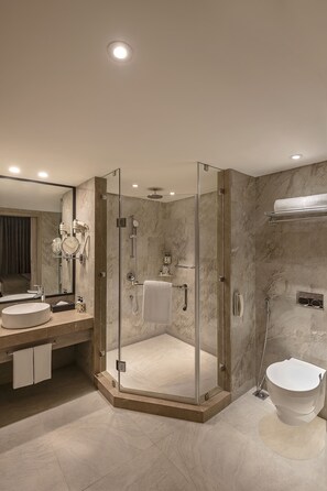 Studio Suite | Bathroom | Shower, bathrobes, slippers, bidet - Lemon Tree Premier New Town Kolkata (Barasat)