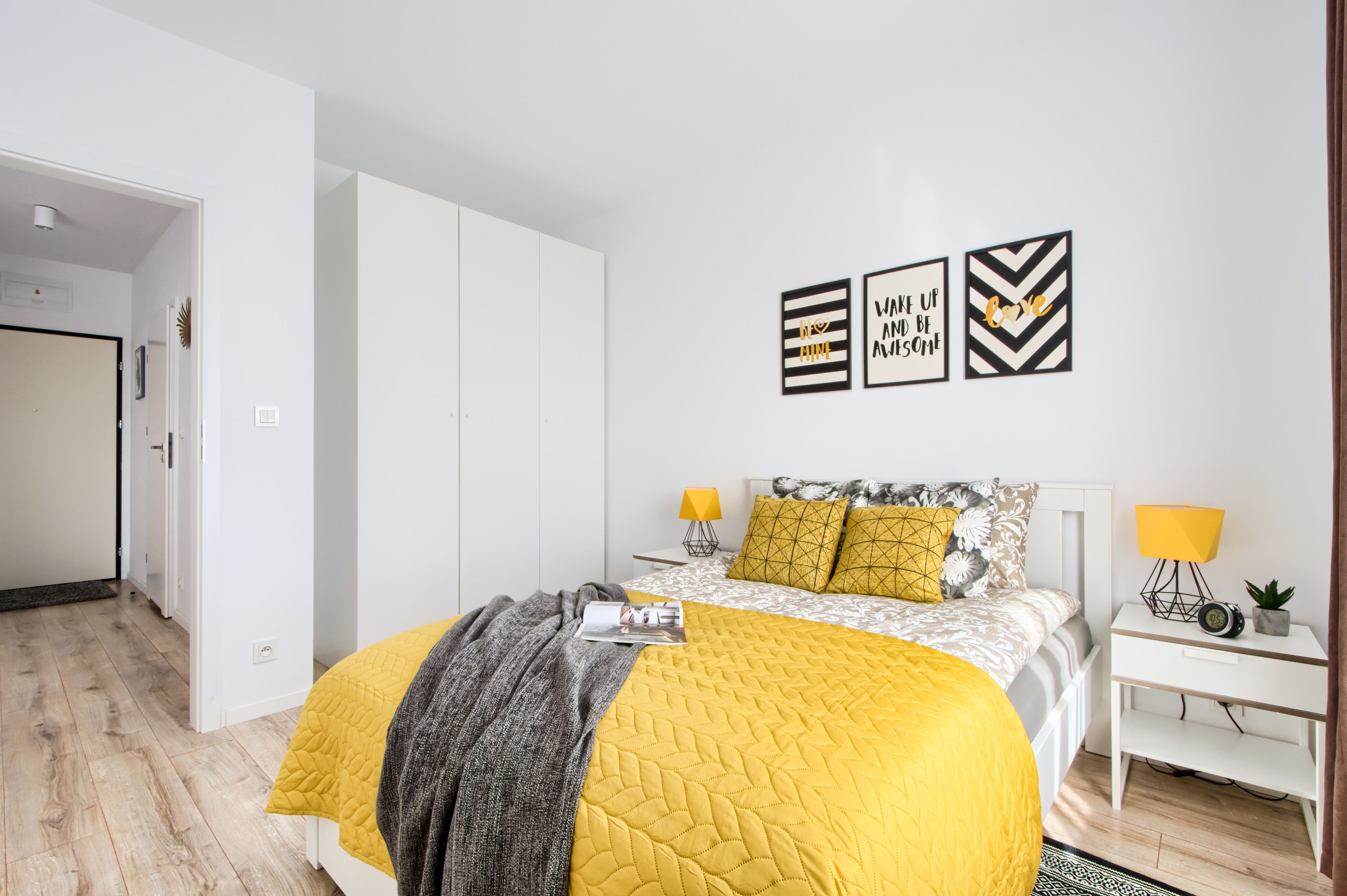 comfort apartment | individually decorated, individually furnished, desk, laptop workspace