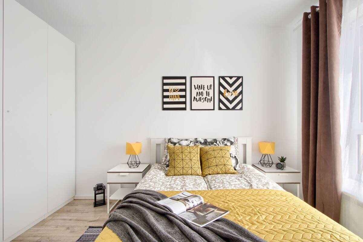 comfort apartment | individually decorated, individually furnished, desk, laptop workspace