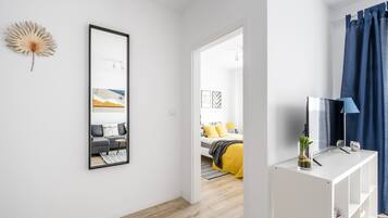 Comfort Apartment | Living area | 40-inch flat-screen TV with cable channels, TV