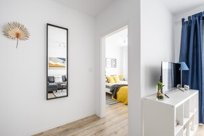 舒適公寓 | 客廳 | 40 吋平面電視連有線電視頻道、電視