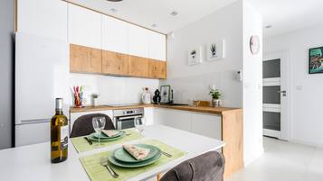 Deluxe Apartment | In-room dining