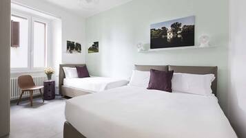 3 chambres, coffres-forts dans les chambres, fer et planche à repasser