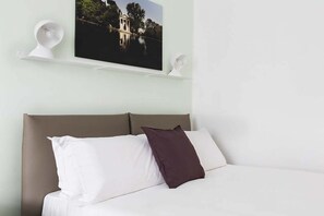 3 chambres, coffre-fort, fer et planche à repasser, lit de bébé portatif