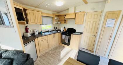 Caravane moderne de 3 chambres, Shanklin, 6-8 personnes, WiFi gratuit, animaux acceptés