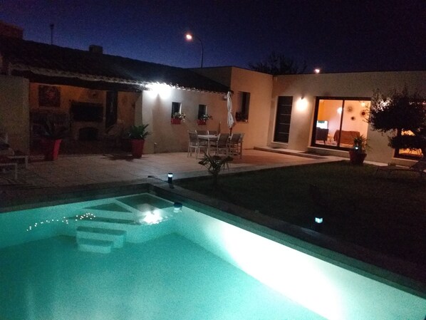 Ulkouima-allas, lämmitetty uima-allas