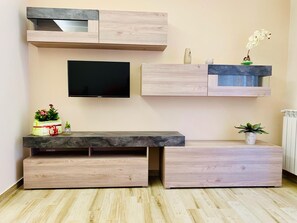 الم نشأة من الداخل