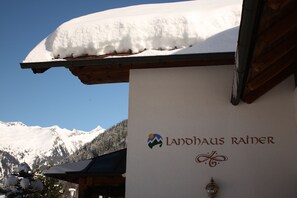 Pintu masuk hartanah