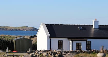 Great Location, Walk to Beach
