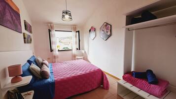 Comfort-Apartment, 1 Schlafzimmer, Balkon, Stadtblick | 1 Schlafzimmer, individuell dekoriert