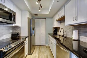 Four, plaque de cuisson, distributeur de glaçons