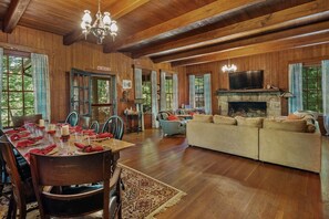 Interior - Luremont Cottage-Original lake home, 4bd2ba sleeps 10 walk to beach (Lake Lure)