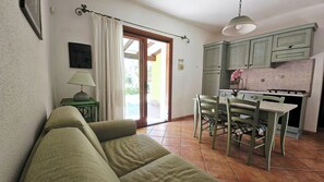Superior-Apartment, 2 Schlafzimmer, Terrasse, Gartenblick | Eigene Küche