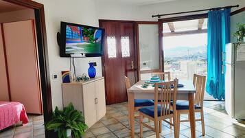 Superior-Haus, 1 Schlafzimmer, Terrasse, eingeschränkter Meerblick | Wohnbereich