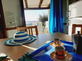 Casa Superior, 1 camera da letto, patio, vista mare parziale | Area soggiorno