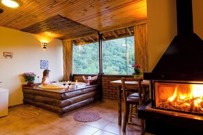 Suite | Minibar, in-room safe, individually decorated, desk - Pousada Moria (Itatiaia)