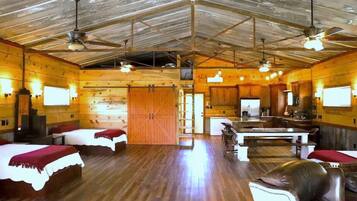 1 chambre, fer et planche Ă repasser, Wi-Fi gratuit, draps fournis