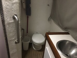 Dusche, Handtücher, Seife, Toilettenpapier