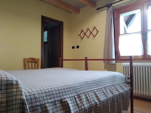 Double or Twin Room | Cots/infant beds, bed sheets