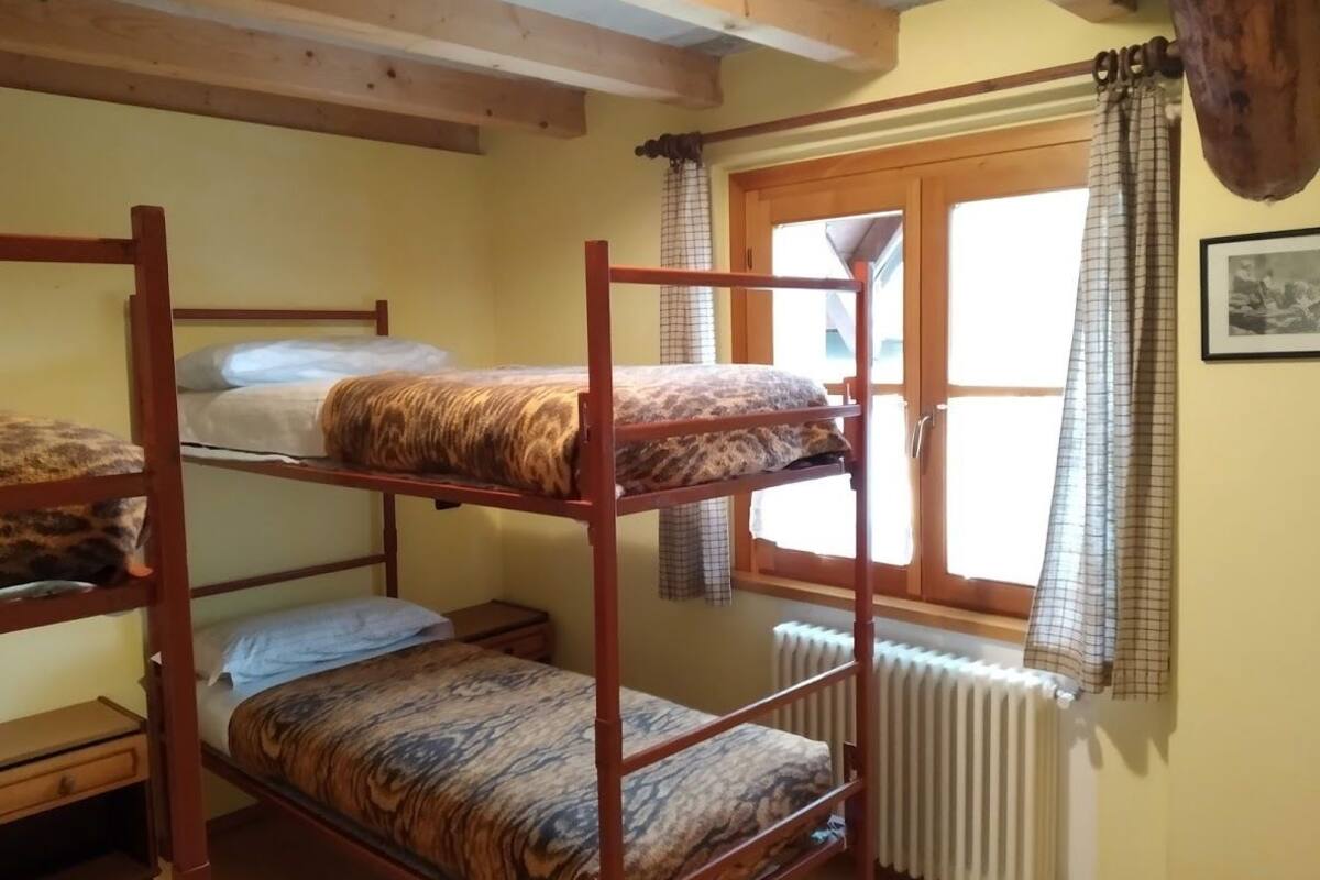 Quadruple Room | Cots/infant beds, bed sheets
