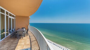 Outdoor dining - Luxurious 3 Bedroom GULF FRONT Phoenix Orange Beach 1803 (Orange Beach)