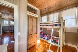 4 Schlafzimmer, Bügeleisen/Bügelbrett, kostenloses WLAN, Bettwäsche