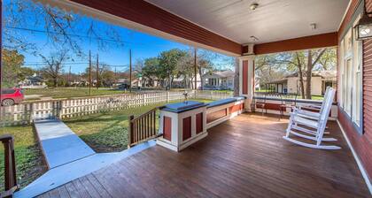 A Family Friendly Tuber's Paradise Walk to Comal, Schlitterbahn and downtown!