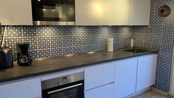 KĂŒhlschrank, Mikrowelle, Ofen, Herdplatte