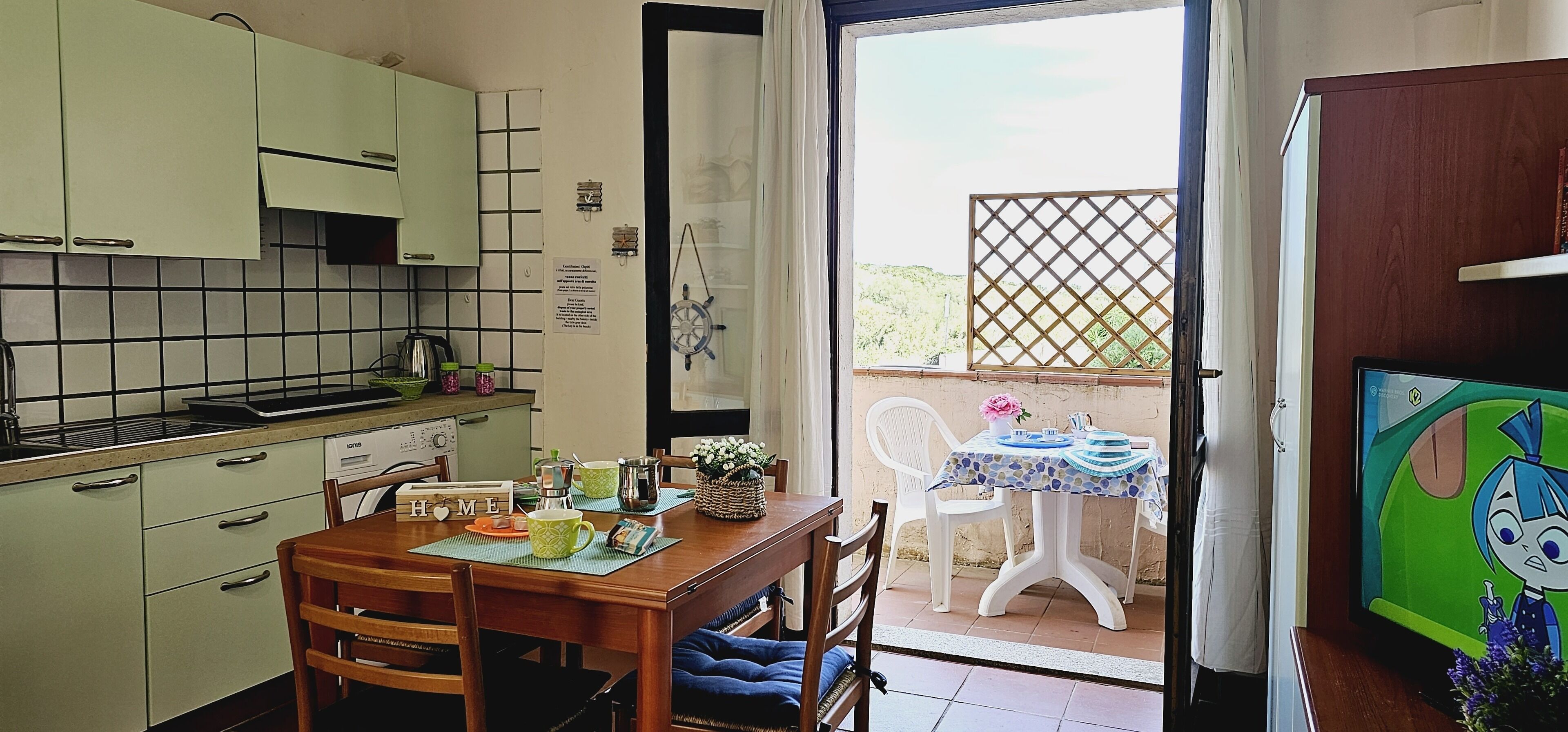 Comfort Apartment, 2 Bedrooms (With Washing Machine) | Private kitchenette | Full-sized fridge, stovetop, electric kettle, cookware/dishes/utensils