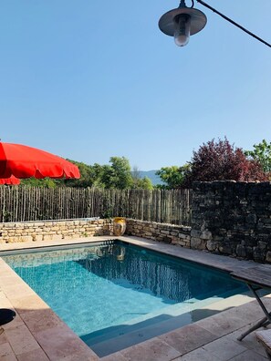 Outdoor pool - House with Provencal charm for lovers of authenticity. (Saignon)