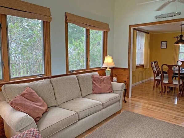 TV, DVD player - Less Than 1 Mile to Seagull Beach (2153) (West Yarmouth)