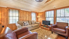 TV - Carruth Cottage - Studio APT, Walk to Lake Junaluska Conference Center, Lake (Lake Junaluska)