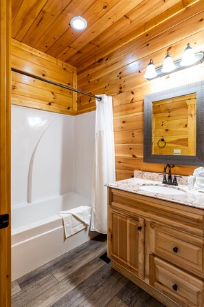 Bathtub, hair dryer, towels, soap - Reduced for Summer! 6 Master Suites, Pool Access, Hot Tub, Theater, close-in! (Pigeon Forge)
