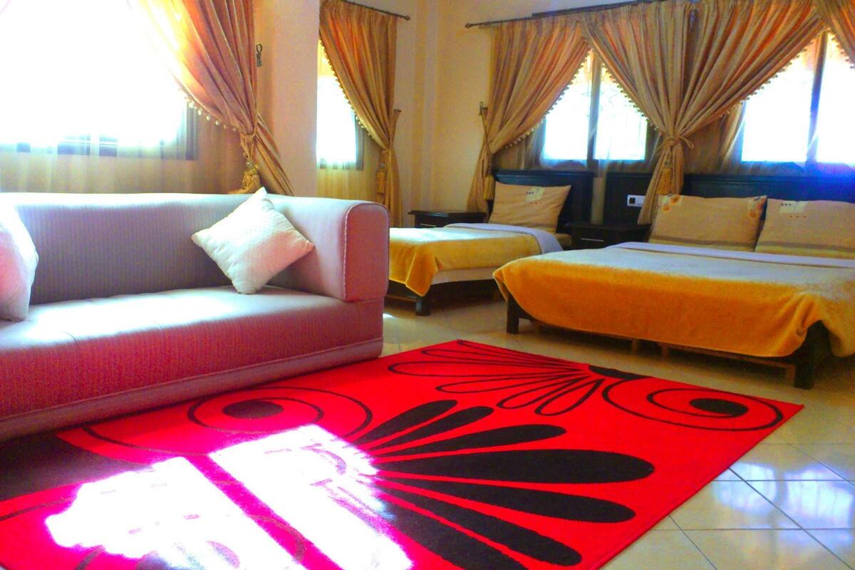 Habitación triple básica | Wifi gratis y ropa de cama