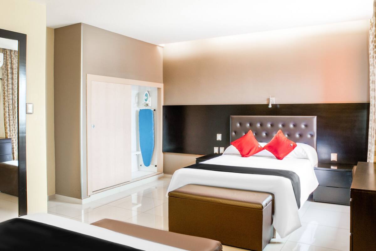 Down duvets, desk, iron/ironing board, free WiFi