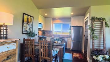 KylskÄp, mikrovÄgsugn, ugn och spishÀll