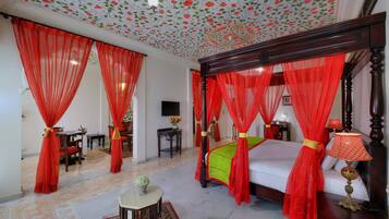 Luxury Studio Suite, Non Smoking, Pool View